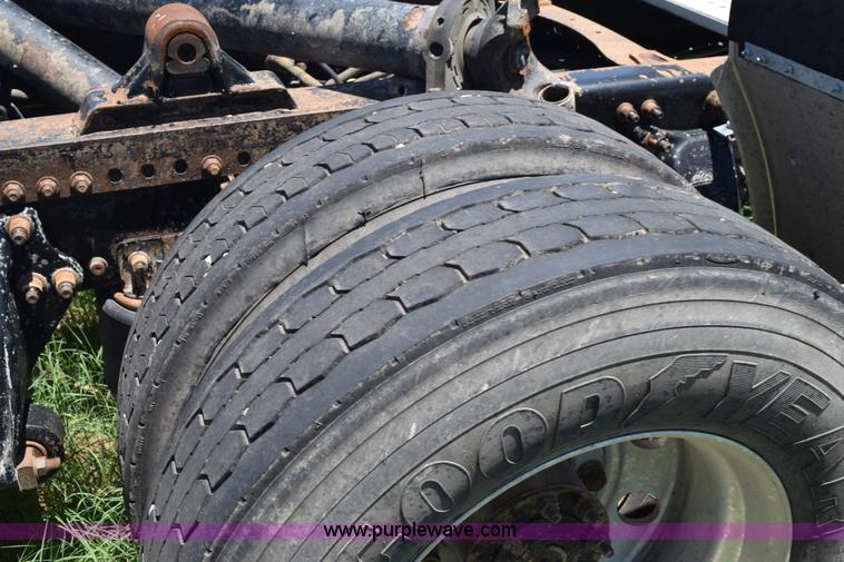 image for item K6149 2003 Freightliner Columbia semi truck