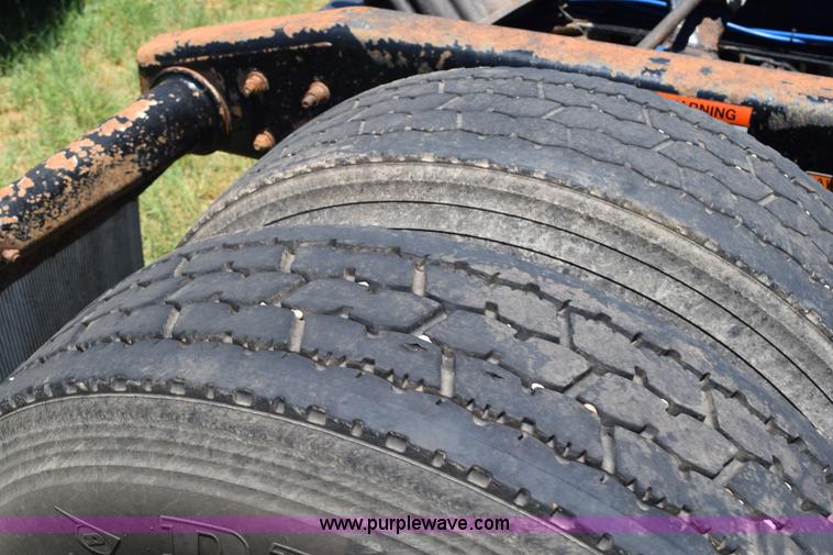 image for item K6149 2003 Freightliner Columbia semi truck