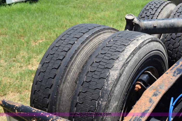 image for item K6149 2003 Freightliner Columbia semi truck