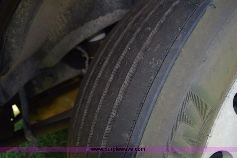 image for item K6149 2003 Freightliner Columbia semi truck