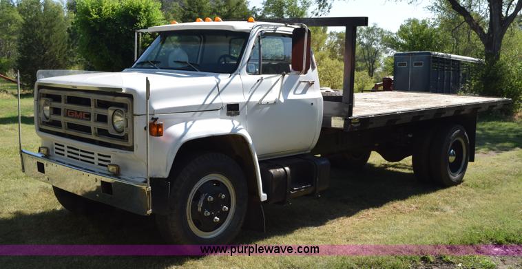 image for item K6171 1987 GMC 6000 flatbed truck