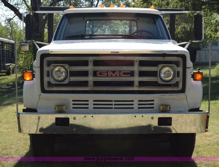 image for item K6171 1987 GMC 6000 flatbed truck