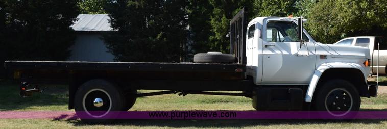 image for item K6171 1987 GMC 6000 flatbed truck