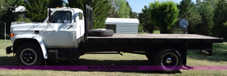 image for item K6171 1987 GMC 6000 flatbed truck