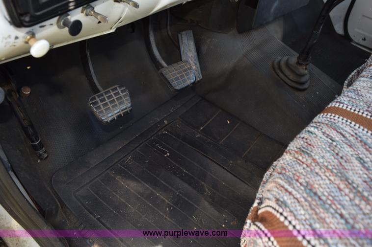 image for item K6171 1987 GMC 6000 flatbed truck