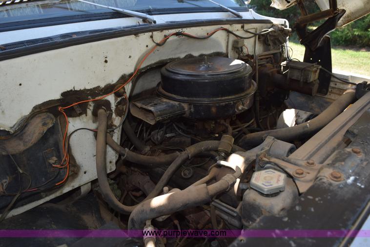 image for item K6171 1987 GMC 6000 flatbed truck