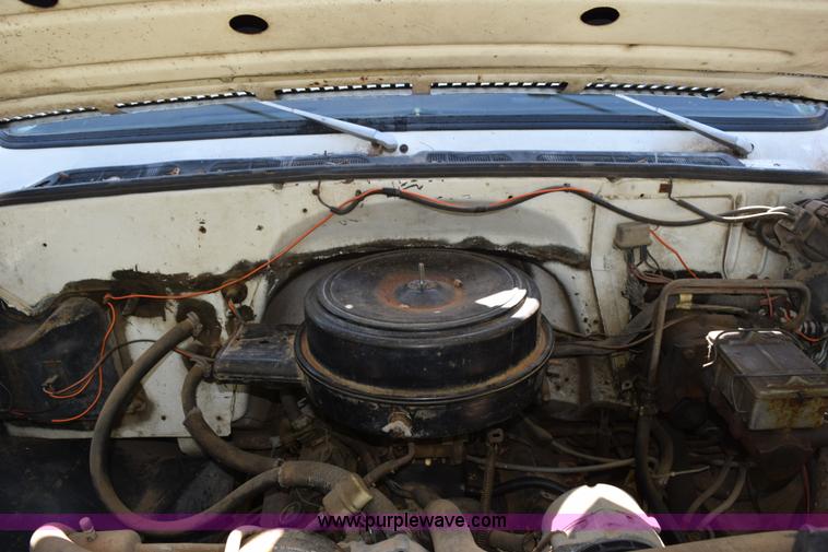 image for item K6171 1987 GMC 6000 flatbed truck