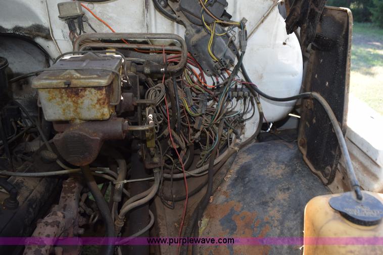 image for item K6171 1987 GMC 6000 flatbed truck