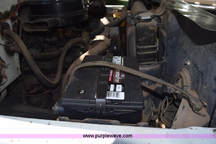 image for item K6171 1987 GMC 6000 flatbed truck