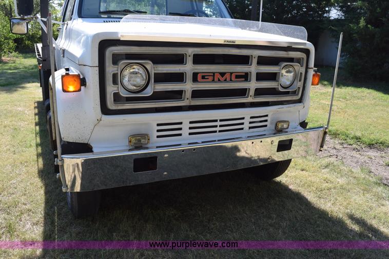 image for item K6171 1987 GMC 6000 flatbed truck