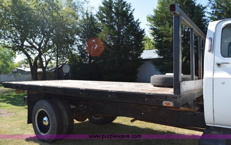 image for item K6171 1987 GMC 6000 flatbed truck