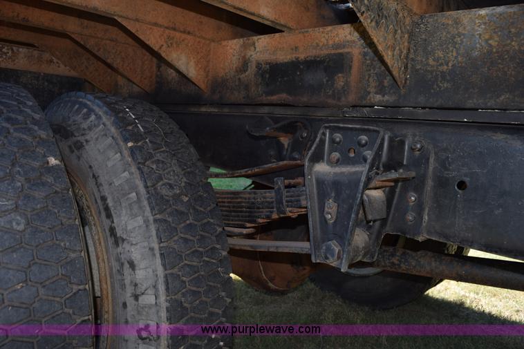 image for item K6171 1987 GMC 6000 flatbed truck