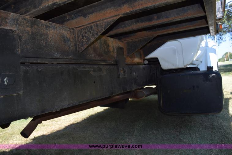 image for item K6171 1987 GMC 6000 flatbed truck