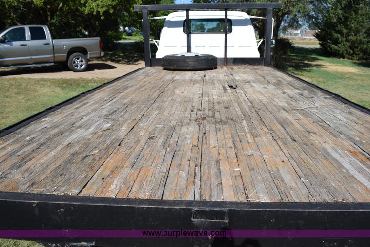 image for item K6171 1987 GMC 6000 flatbed truck