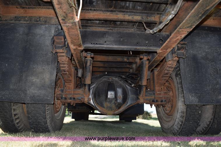 image for item K6171 1987 GMC 6000 flatbed truck