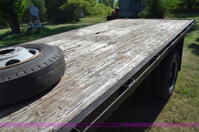 image for item K6171 1987 GMC 6000 flatbed truck