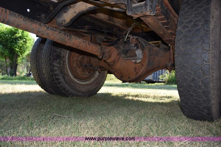 image for item K6171 1987 GMC 6000 flatbed truck