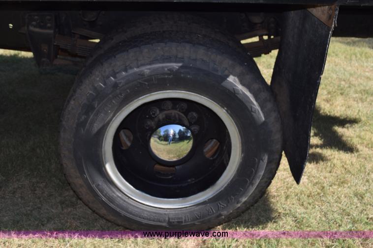 image for item K6171 1987 GMC 6000 flatbed truck