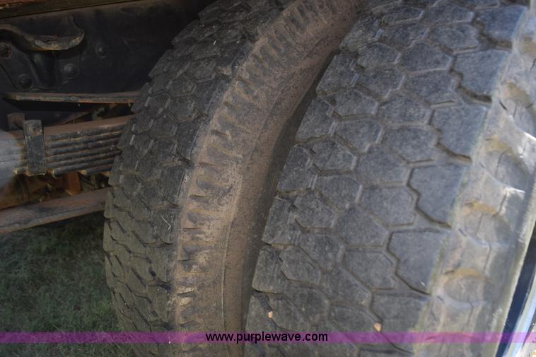 image for item K6171 1987 GMC 6000 flatbed truck