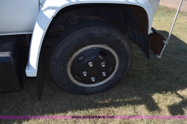 image for item K6171 1987 GMC 6000 flatbed truck