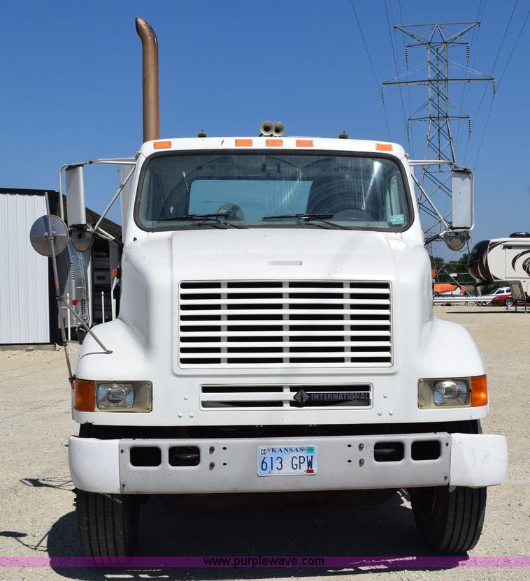 image for item K6178 1998 International 8100 semi truck