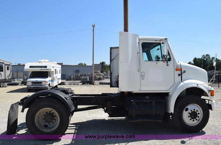 image for item K6178 1998 International 8100 semi truck