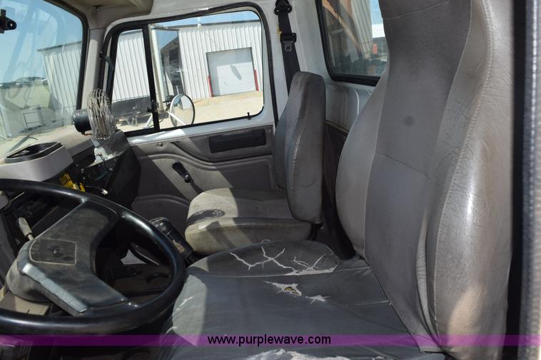 image for item K6178 1998 International 8100 semi truck