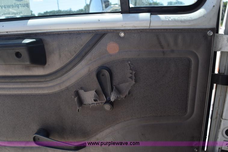 image for item K6178 1998 International 8100 semi truck