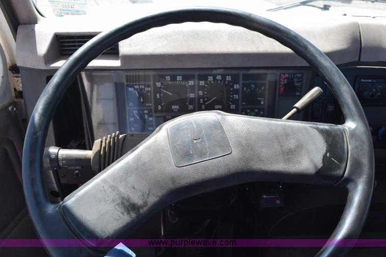 image for item K6178 1998 International 8100 semi truck