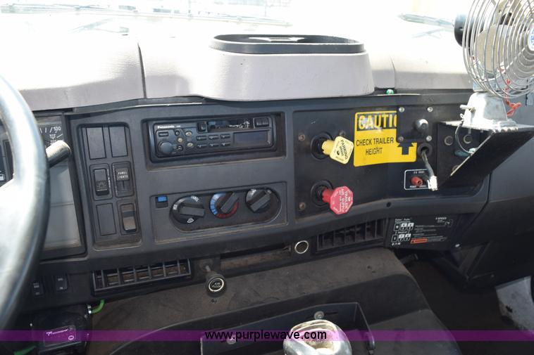 image for item K6178 1998 International 8100 semi truck