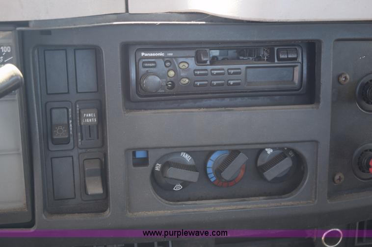 image for item K6178 1998 International 8100 semi truck