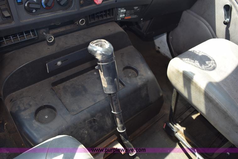 image for item K6178 1998 International 8100 semi truck