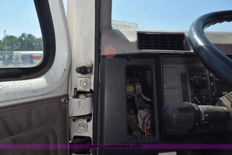 image for item K6178 1998 International 8100 semi truck