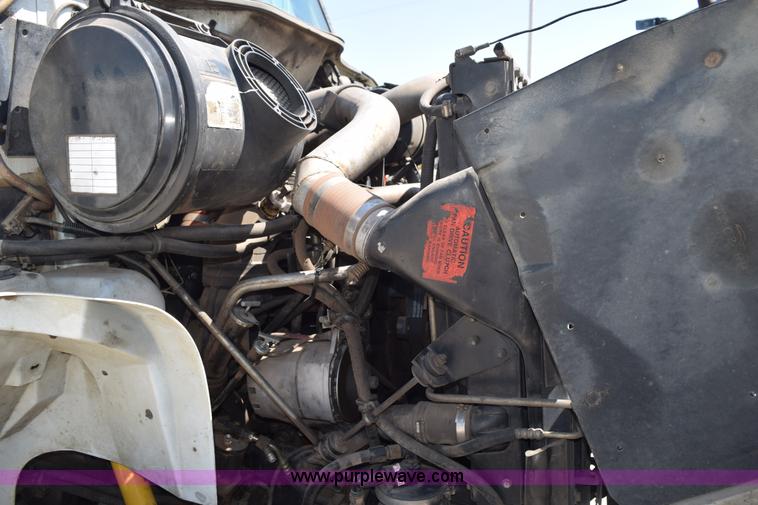 image for item K6178 1998 International 8100 semi truck