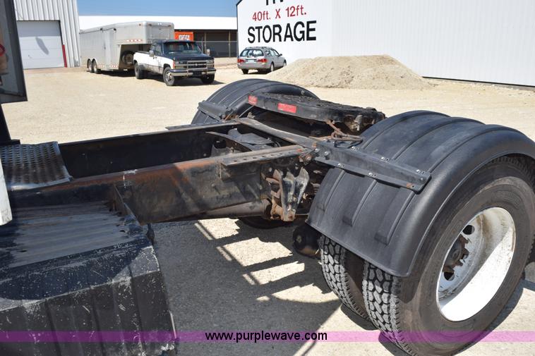image for item K6178 1998 International 8100 semi truck
