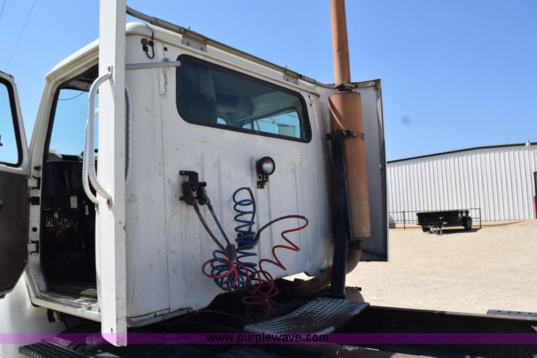 image for item K6178 1998 International 8100 semi truck