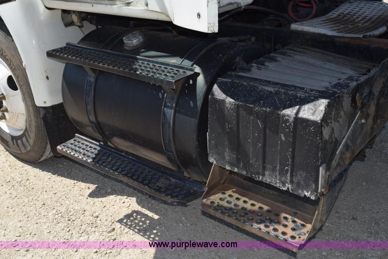 image for item K6178 1998 International 8100 semi truck