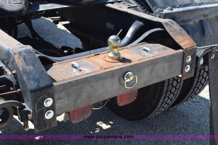 image for item K6178 1998 International 8100 semi truck