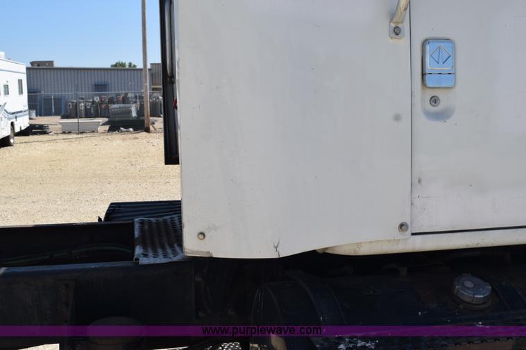 image for item K6178 1998 International 8100 semi truck