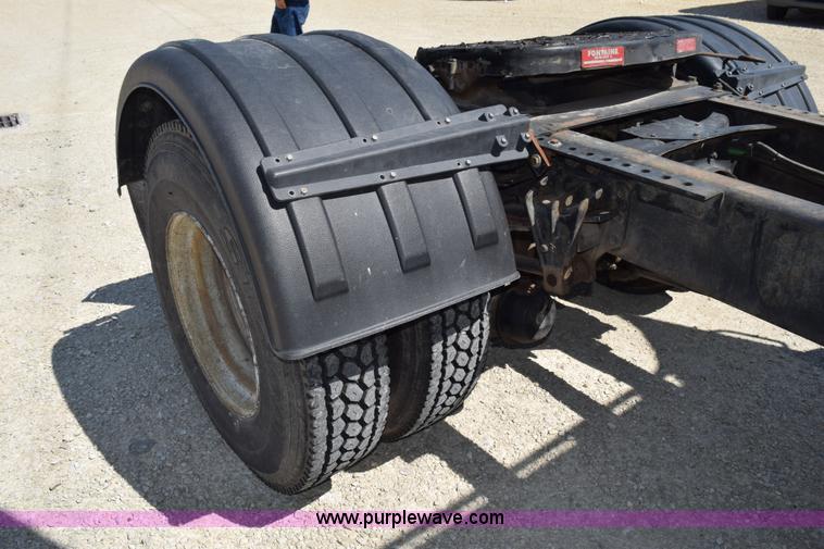 image for item K6178 1998 International 8100 semi truck