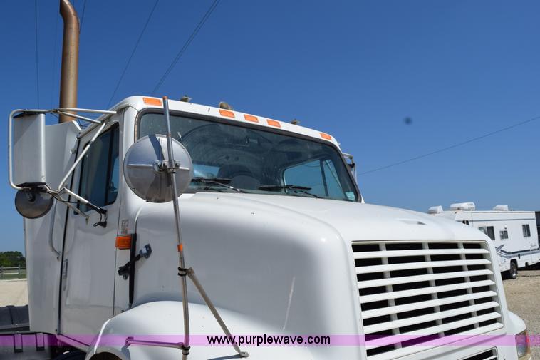 image for item K6178 1998 International 8100 semi truck