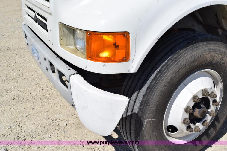 image for item K6178 1998 International 8100 semi truck