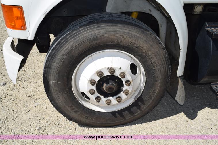 image for item K6178 1998 International 8100 semi truck