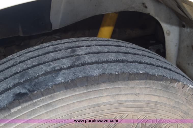 image for item K6178 1998 International 8100 semi truck