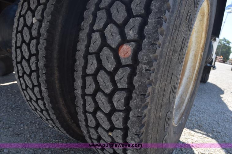 image for item K6178 1998 International 8100 semi truck