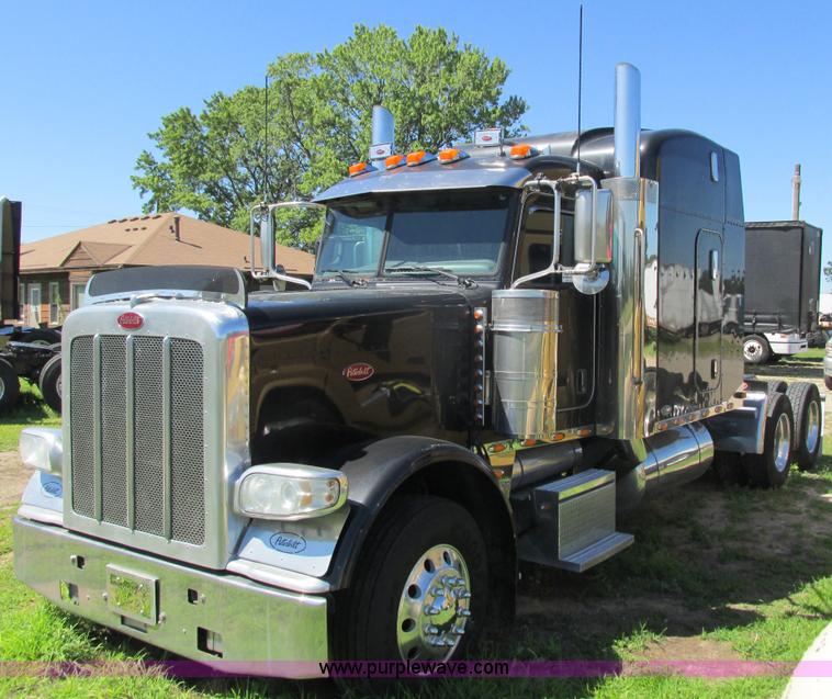 image for item K6511 2008 Peterbilt 388 semi truck