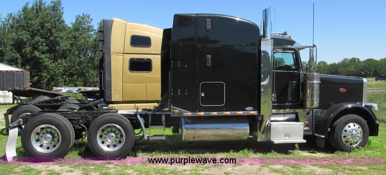 image for item K6511 2008 Peterbilt 388 semi truck