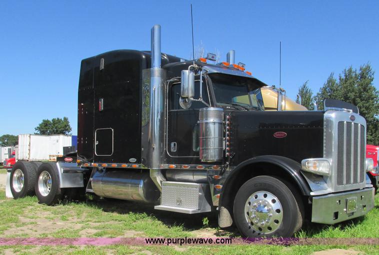 image for item K6511 2008 Peterbilt 388 semi truck
