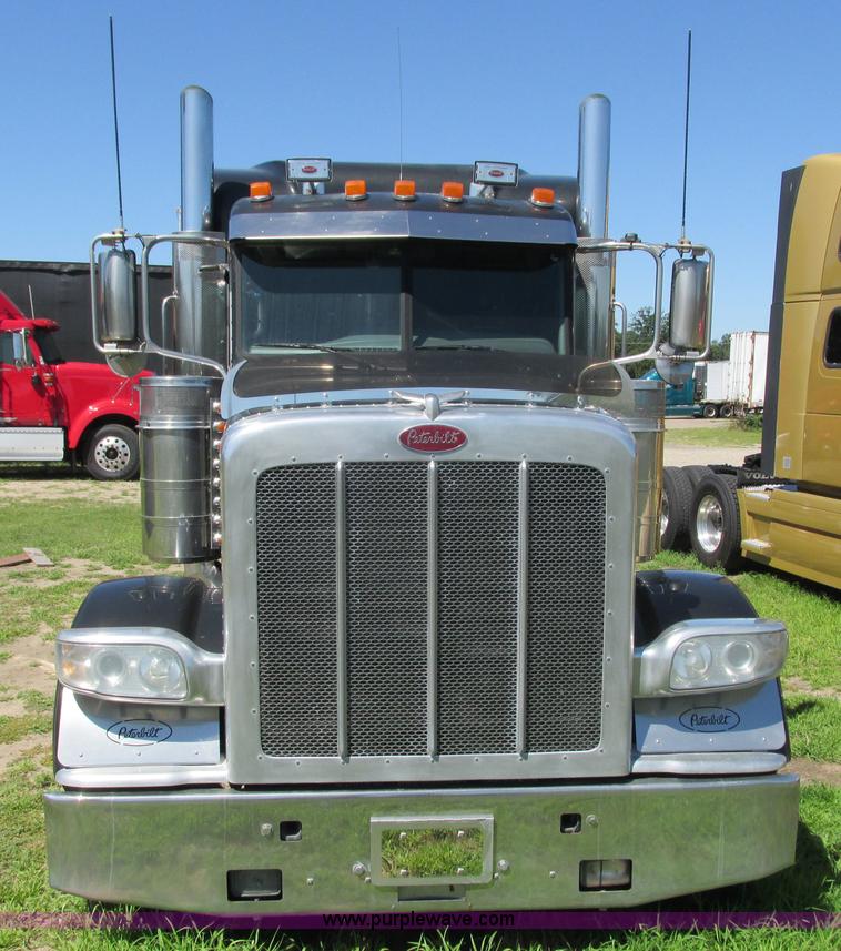 image for item K6511 2008 Peterbilt 388 semi truck