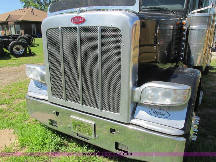 image for item K6511 2008 Peterbilt 388 semi truck